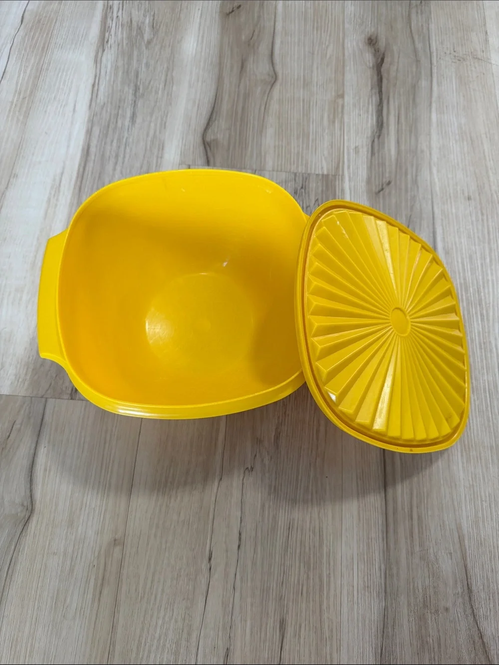 Vintage Tupperware Yellow Serving Storage Bowl Sunburst Lid Retro MCM USA